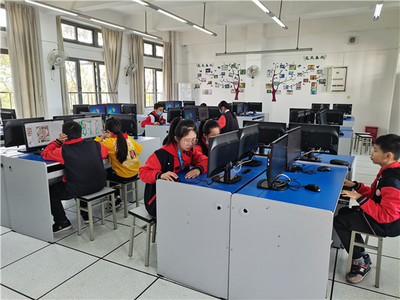 成都市文翁实验小学 当技术成为画笔，思想在平面设计中绽放